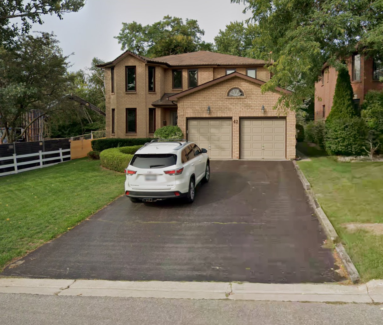 Example driveway photo from street level